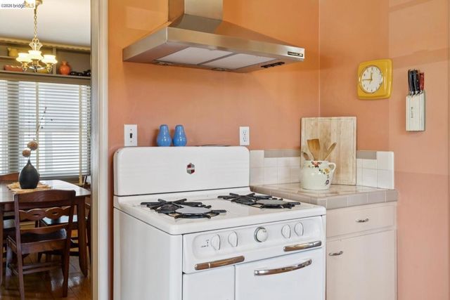 200 W Broadmoor BLVD, San Leandro, CA 94577