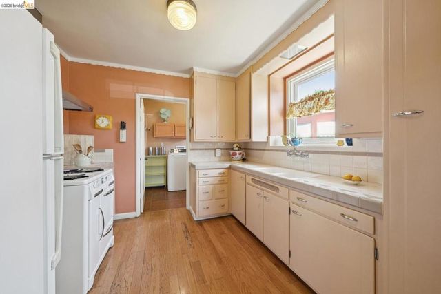 200 W Broadmoor BLVD, San Leandro, CA 94577