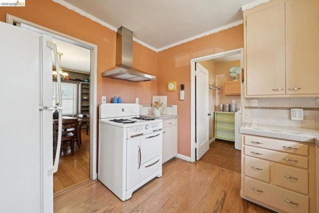 200 W Broadmoor BLVD, San Leandro, CA 94577