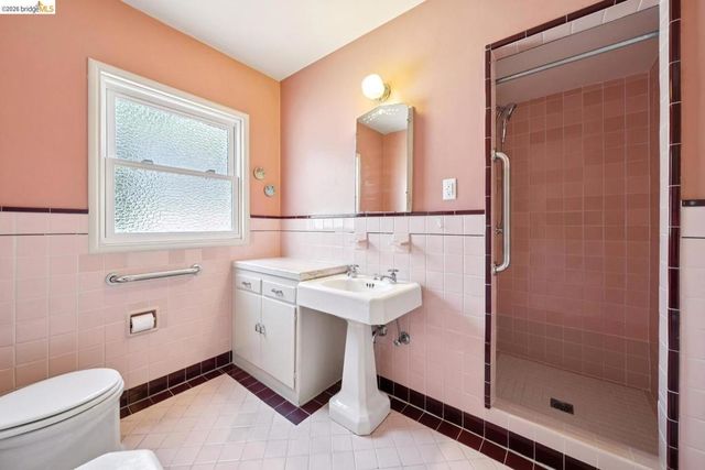 200 W Broadmoor BLVD, San Leandro, CA 94577