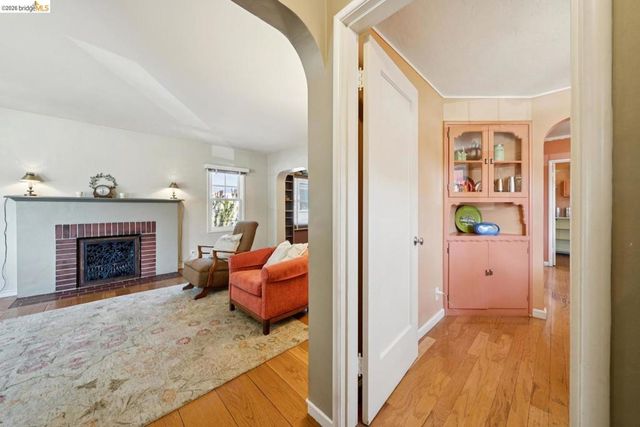 200 W Broadmoor BLVD, San Leandro, CA 94577