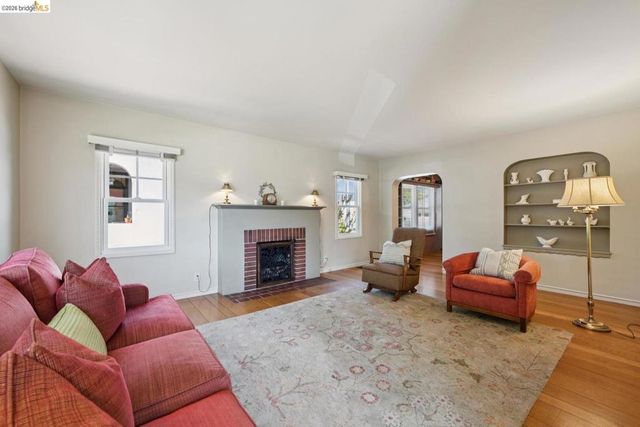 200 W Broadmoor BLVD, San Leandro, CA 94577