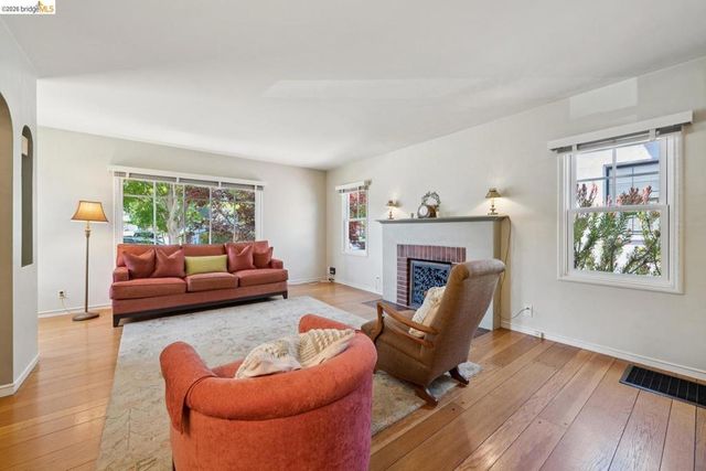 200 W Broadmoor BLVD, San Leandro, CA 94577