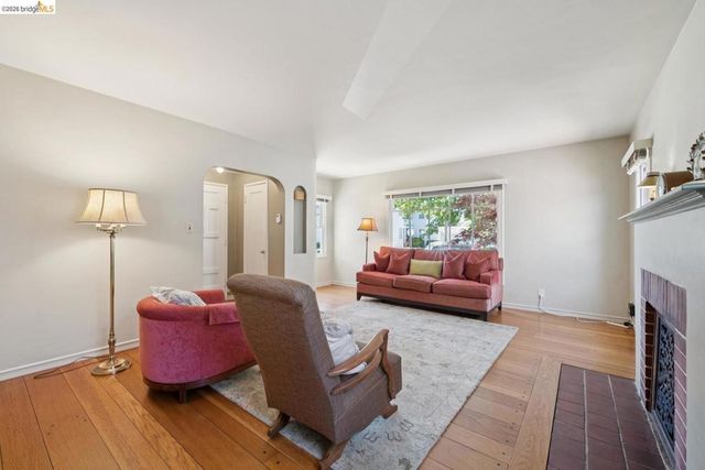 200 W Broadmoor BLVD, San Leandro, CA 94577