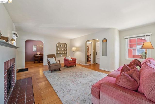 200 W Broadmoor BLVD, San Leandro, CA 94577
