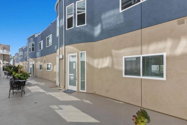 401 N Coast Hwy 210, Oceanside, CA 92054