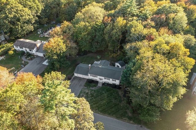 100 Fairwood Dr, Pembroke, MA 02359