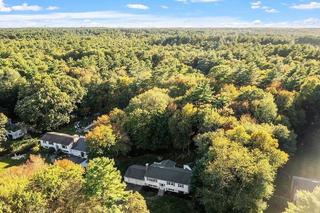 100 Fairwood Dr, Pembroke, MA 02359