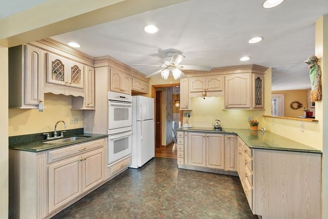 100 Fairwood Dr, Pembroke, MA 02359