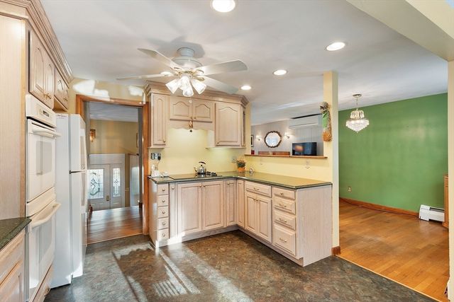 100 Fairwood Dr, Pembroke, MA 02359