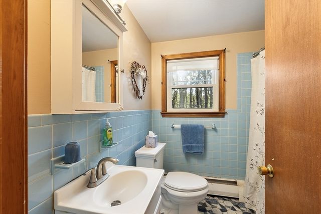 100 Fairwood Dr, Pembroke, MA 02359