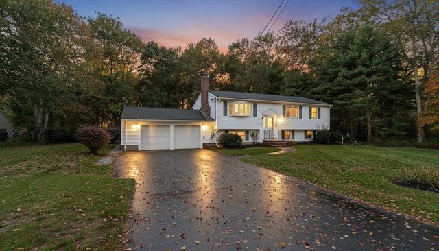 100 Fairwood Dr, Pembroke, MA 02359