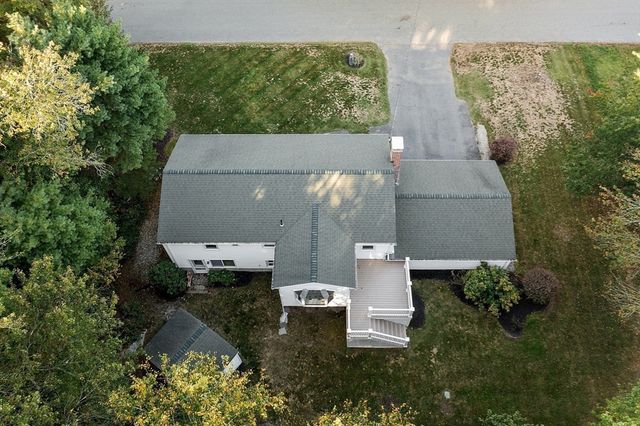 100 Fairwood Dr, Pembroke, MA 02359