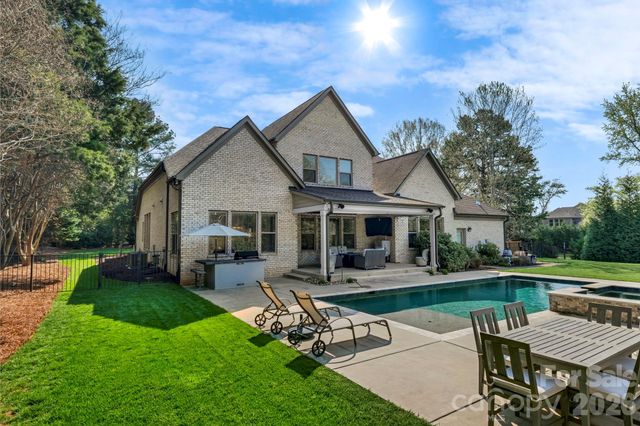 8721 Armstrong Park Drive, Charlotte, NC 28277