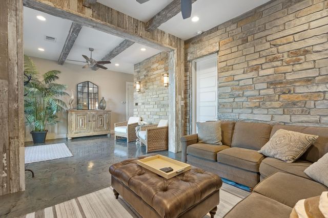 2208 Seabiscuit CV 133, Spicewood, TX 78669