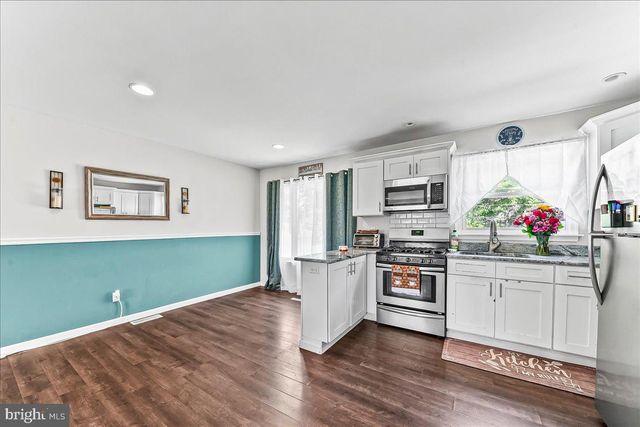 1109 BROOKWOOD LN, Secane, PA 19018