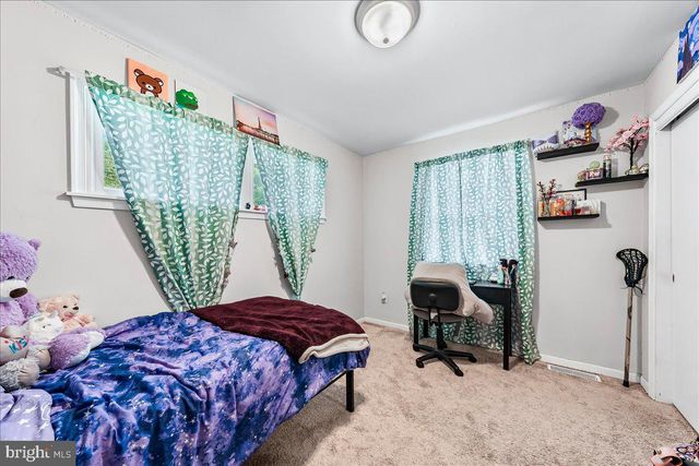1109 BROOKWOOD LN, Secane, PA 19018