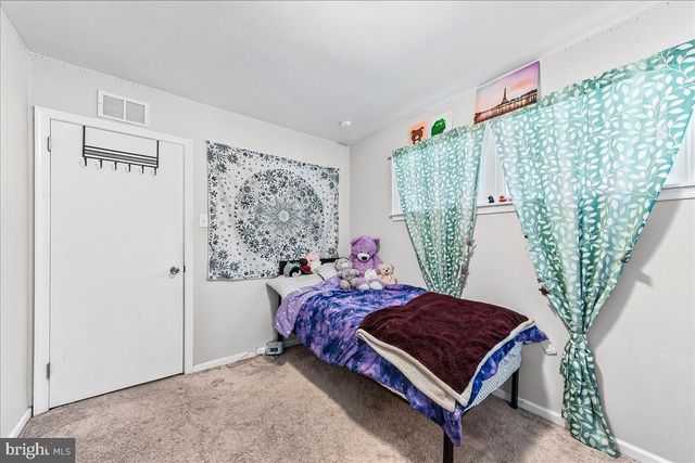 1109 BROOKWOOD LN, Secane, PA 19018