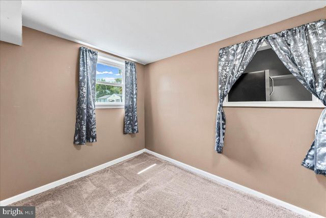 1109 BROOKWOOD LN, Secane, PA 19018