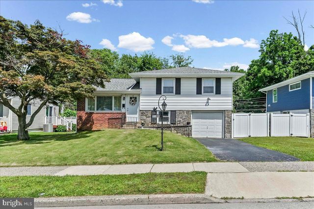 1109 BROOKWOOD LN, Secane, PA 19018