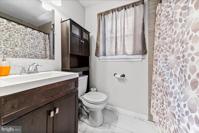 1109 BROOKWOOD LN, Secane, PA 19018