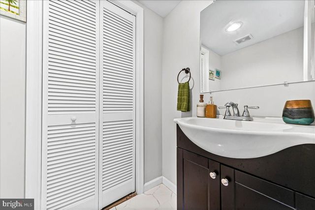 1109 BROOKWOOD LN, Secane, PA 19018