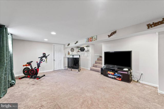 1109 BROOKWOOD LN, Secane, PA 19018