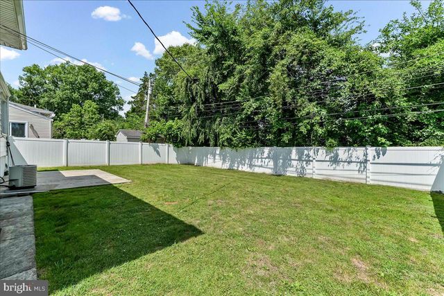 1109 BROOKWOOD LN, Secane, PA 19018