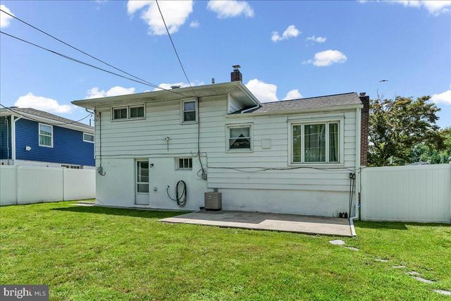 1109 BROOKWOOD LN, Secane, PA 19018