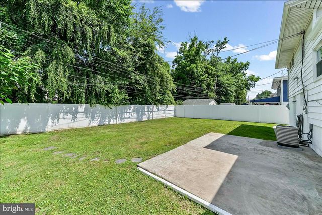 1109 BROOKWOOD LN, Secane, PA 19018