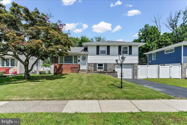 1109 BROOKWOOD LN, Secane, PA 19018