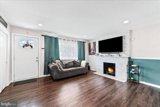 1109 BROOKWOOD LN, Secane, PA 19018