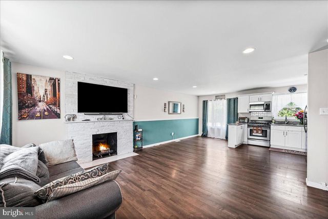 1109 BROOKWOOD LN, Secane, PA 19018