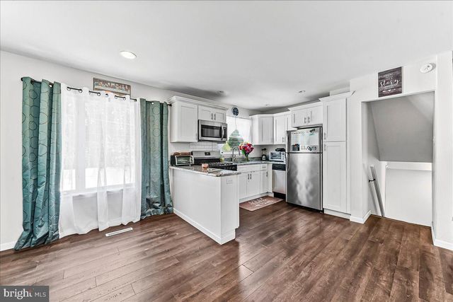 1109 BROOKWOOD LN, Secane, PA 19018