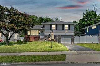 1109 BROOKWOOD LN, Secane, PA 19018