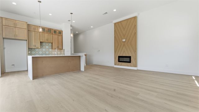 2925 spruce valley Lane 310, Dallas, TX 75233