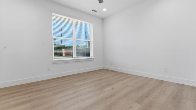 2925 spruce valley Lane 310, Dallas, TX 75233
