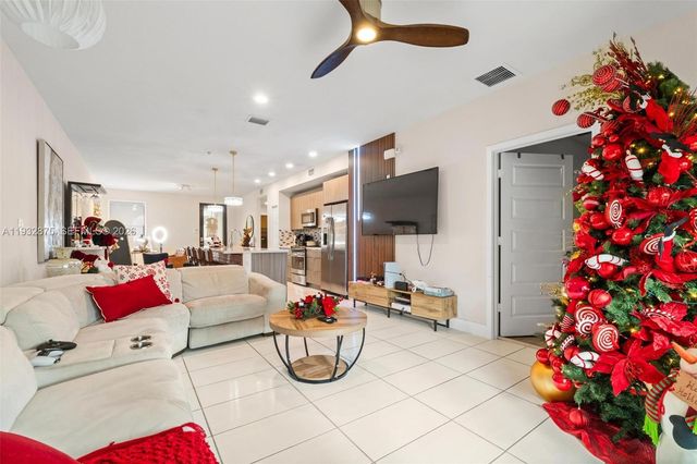 7809 NW 104th Ave 1, Doral, FL 33178