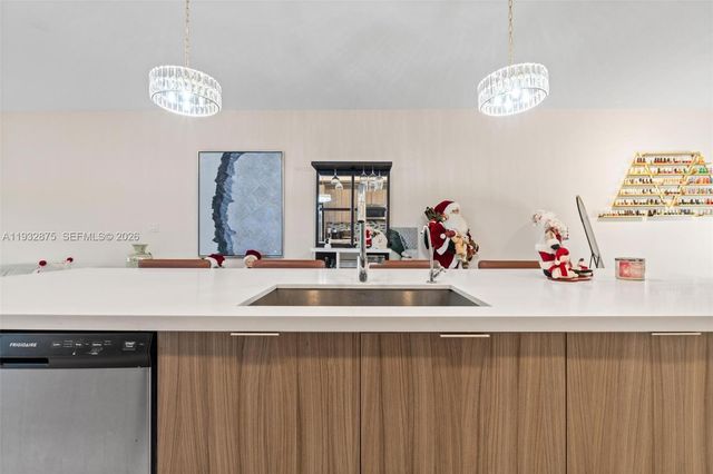 7809 NW 104th Ave 1, Doral, FL 33178