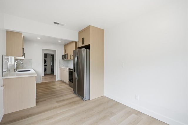 308 Redwood Avenue, Redwood City, CA 94061