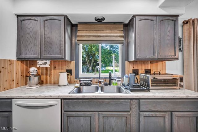 8282 Fairlane Drive, Macedonia, OH 44056