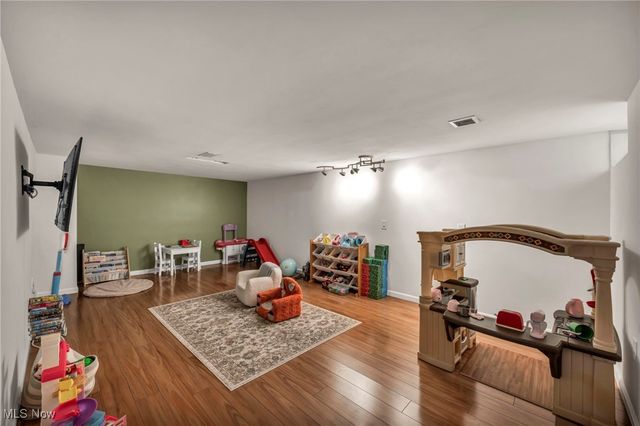 8282 Fairlane Drive, Macedonia, OH 44056