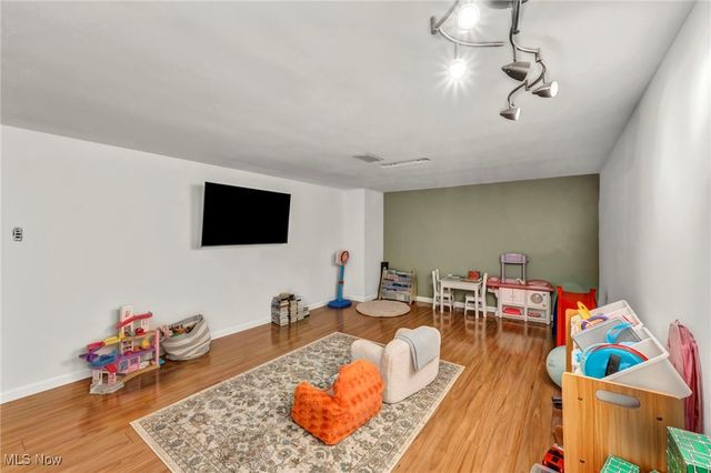 8282 Fairlane Drive, Macedonia, OH 44056