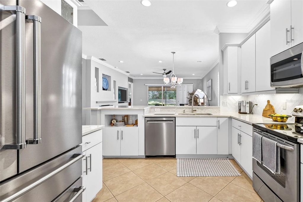 Image 12 of property listing at 15912 COBBLE MILL DRIVE, Wimauma, FL 33598