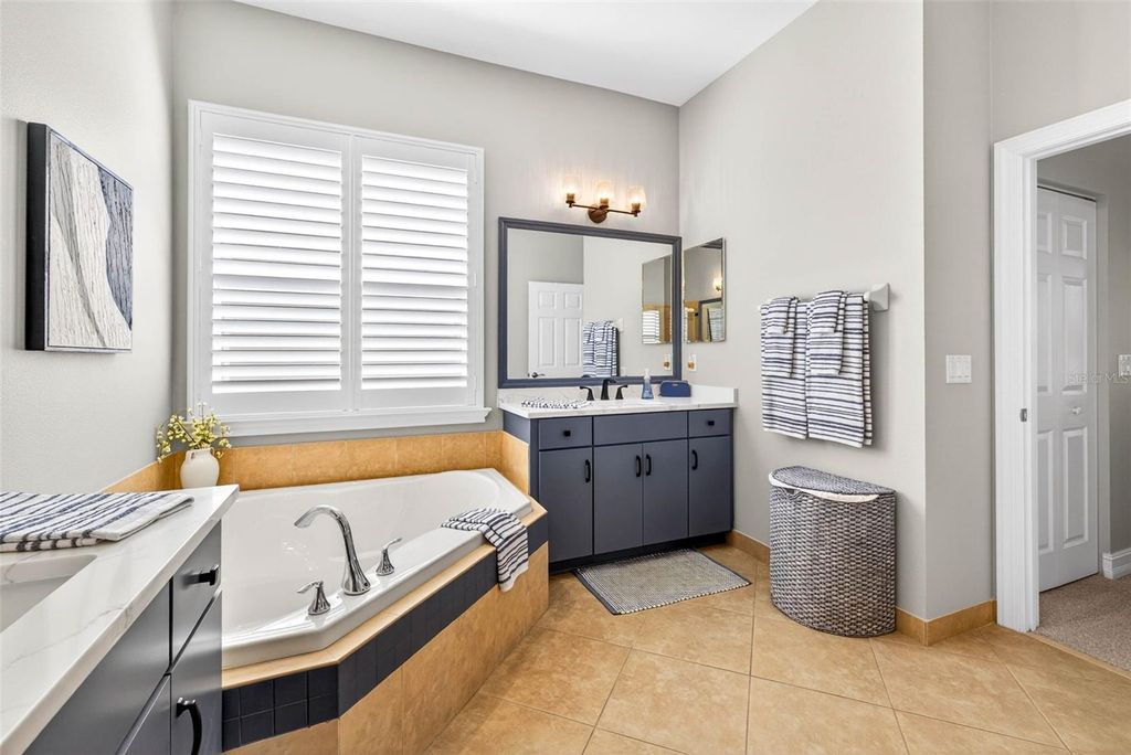 Image 37 of property listing at 15912 COBBLE MILL DRIVE, Wimauma, FL 33598