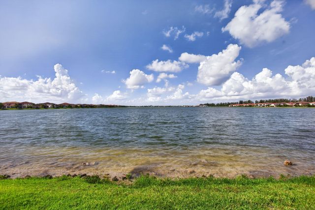 12450 N PARKLAND BAY Trail, Parkland, FL 33076