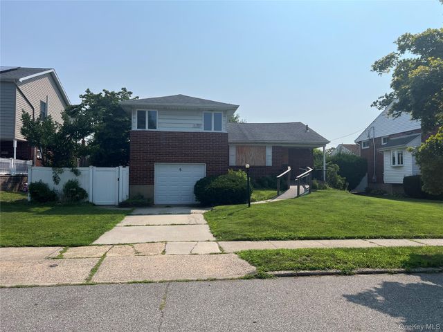 5 Winding Road, Massapequa, NY 11758