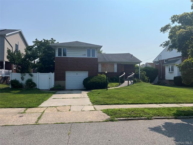 5 Winding Road, Massapequa, NY 11758