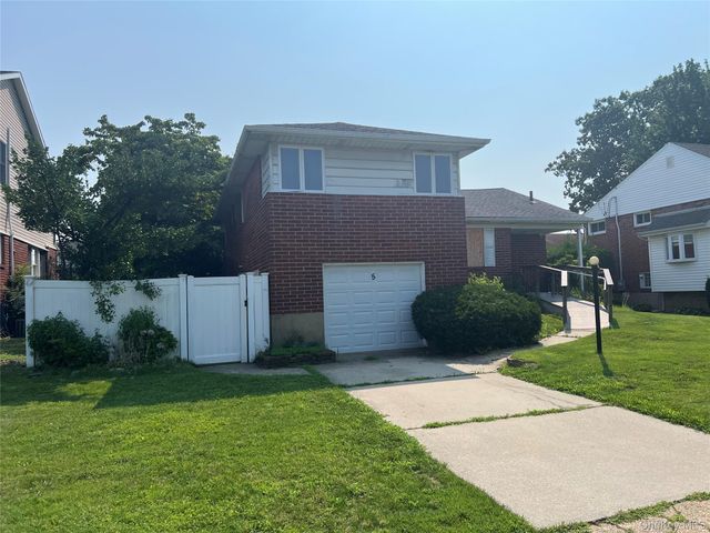 5 Winding Road, Massapequa, NY 11758
