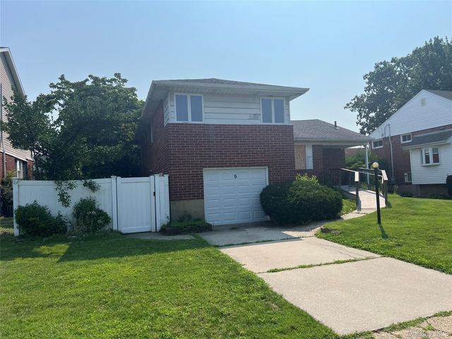 5 Winding Road, Massapequa, NY 11758